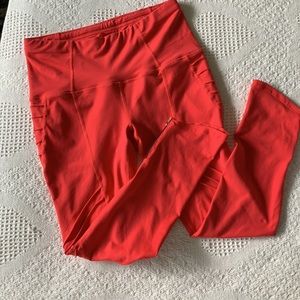 Oiselle crop leggings with pocket! In very good condition!
